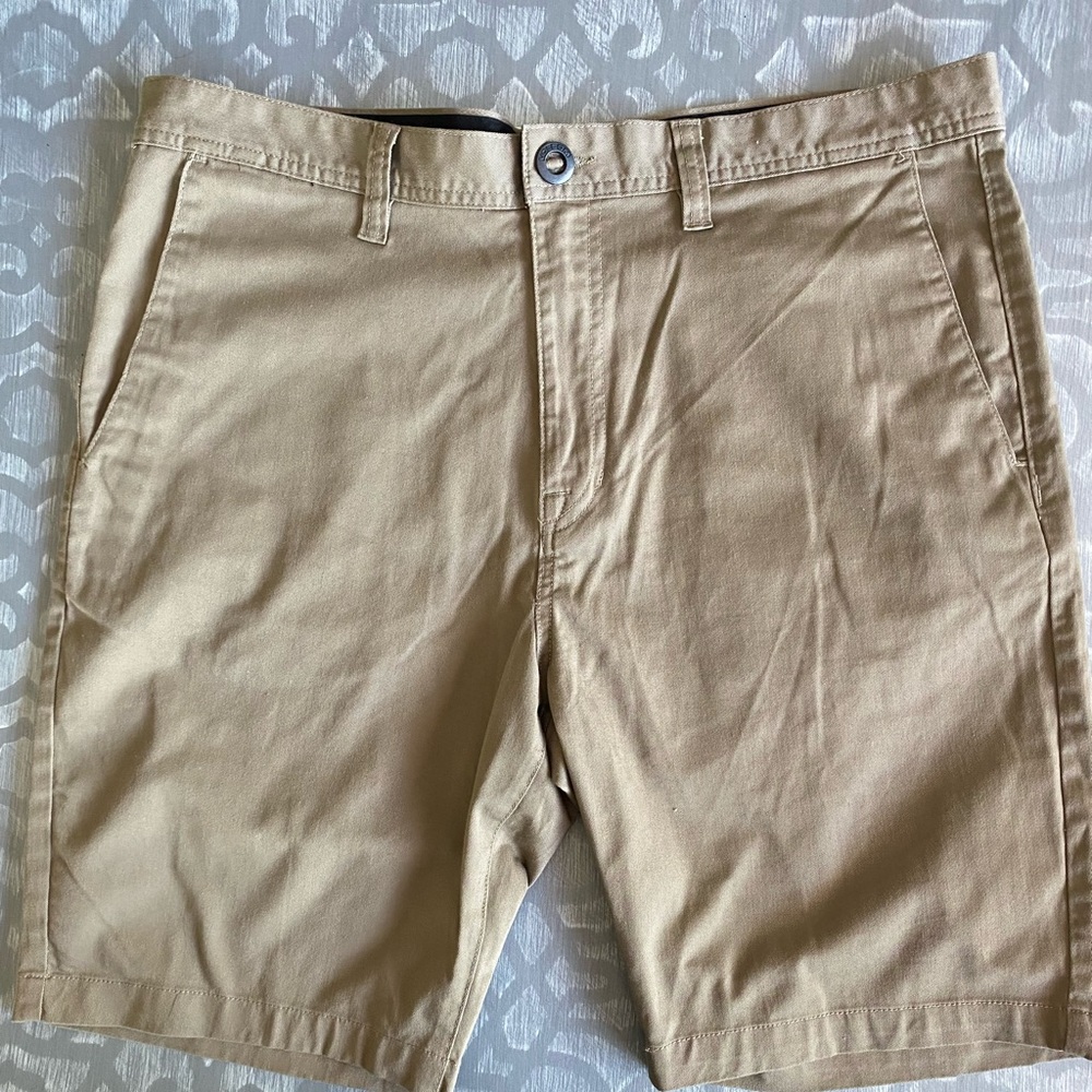 Volcom tan men’s shorts‎ waist size 38